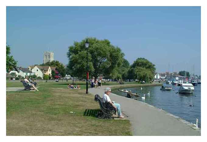 River Stour at the launchsite © FreeFoto.com