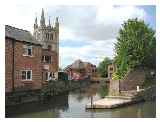 The mill stream next to Newbury Lock © simes