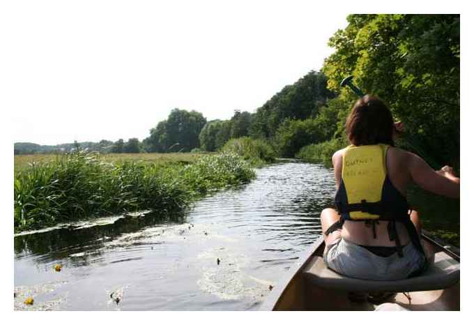 Canoeing on the Waveney © David Little