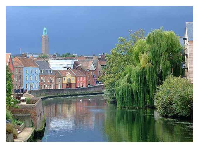 River Wensum in Norwich © crashcalloway