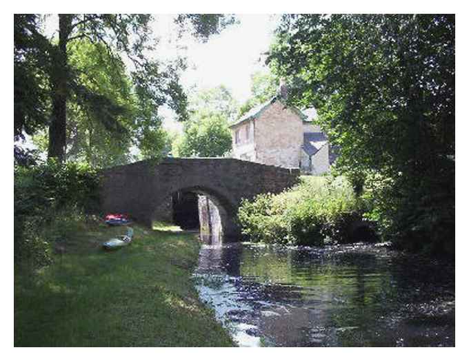 Crowther Hall Lock © Petes Mongomery Canal